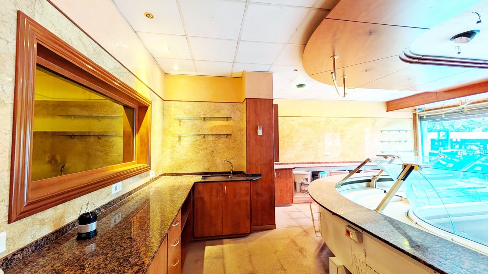 Commercial for rent in Barcelona city - € 1,331 (Ref: 9987749)