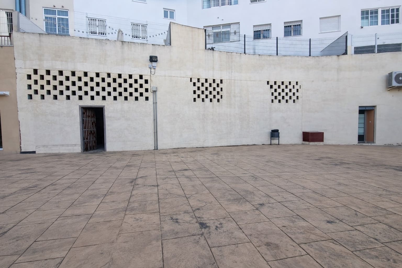 Komercyjne na sprzedaż w Alquerias - 137 000 € (Ref: 9987750)