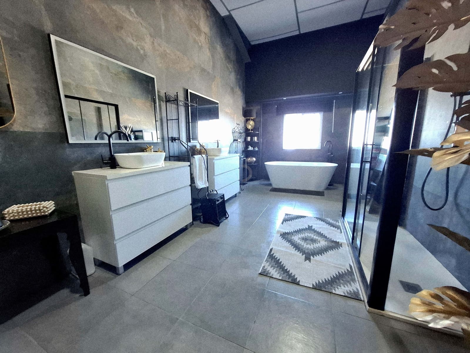 4 Zimmer Gewerbe zu verkaufen in Torremolinos mit Garage - 6.895.000 € (Ref: 9987752)