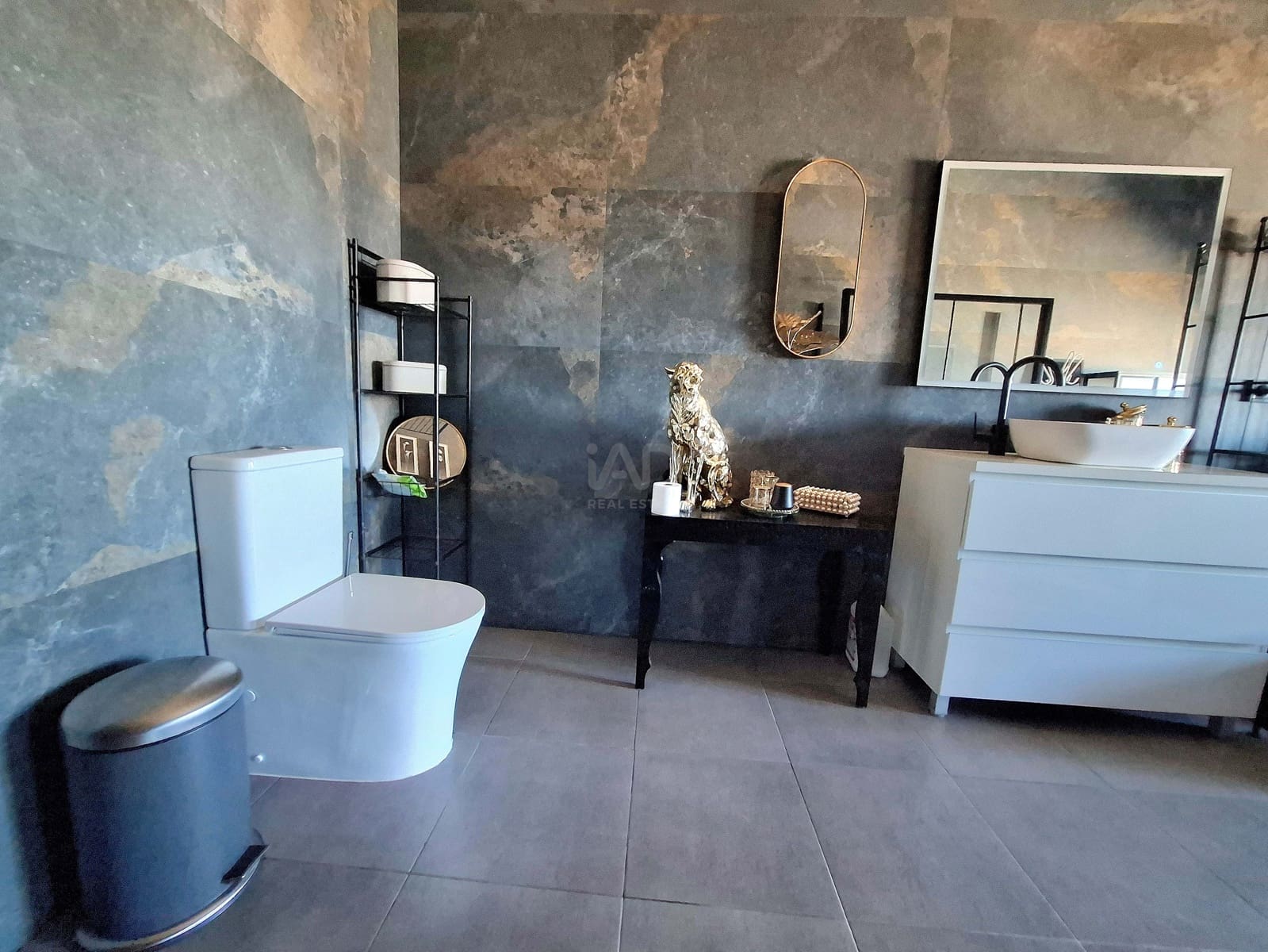 4 Zimmer Gewerbe zu verkaufen in Torremolinos mit Garage - 6.895.000 € (Ref: 9987752)