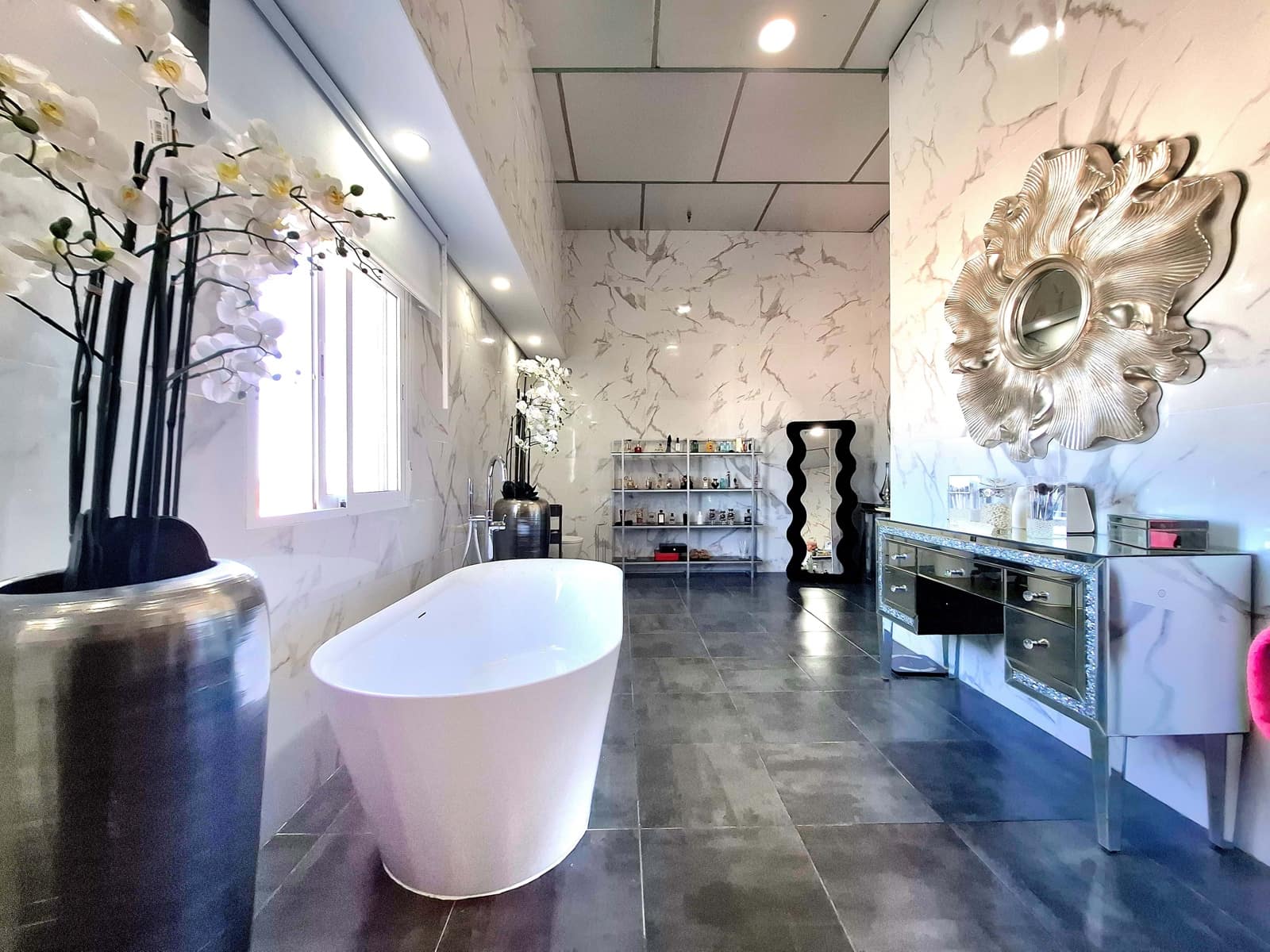 4 Zimmer Gewerbe zu verkaufen in Torremolinos mit Garage - 6.895.000 € (Ref: 9987752)