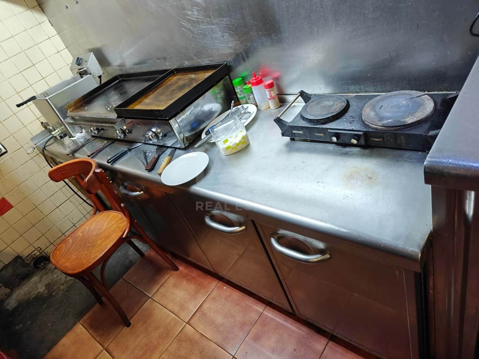 Kommersiell til leie i Barcelona by - € 1 100 (Ref: 9987753)
