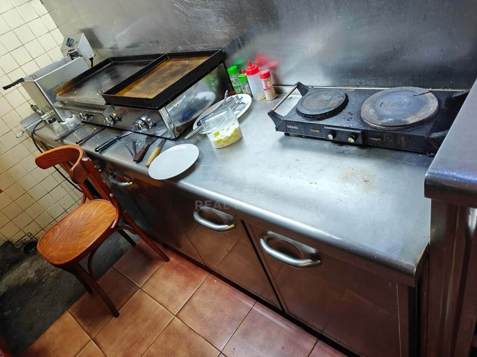 Kommersiell til leie i Barcelona by - € 1 100 (Ref: 9987753)