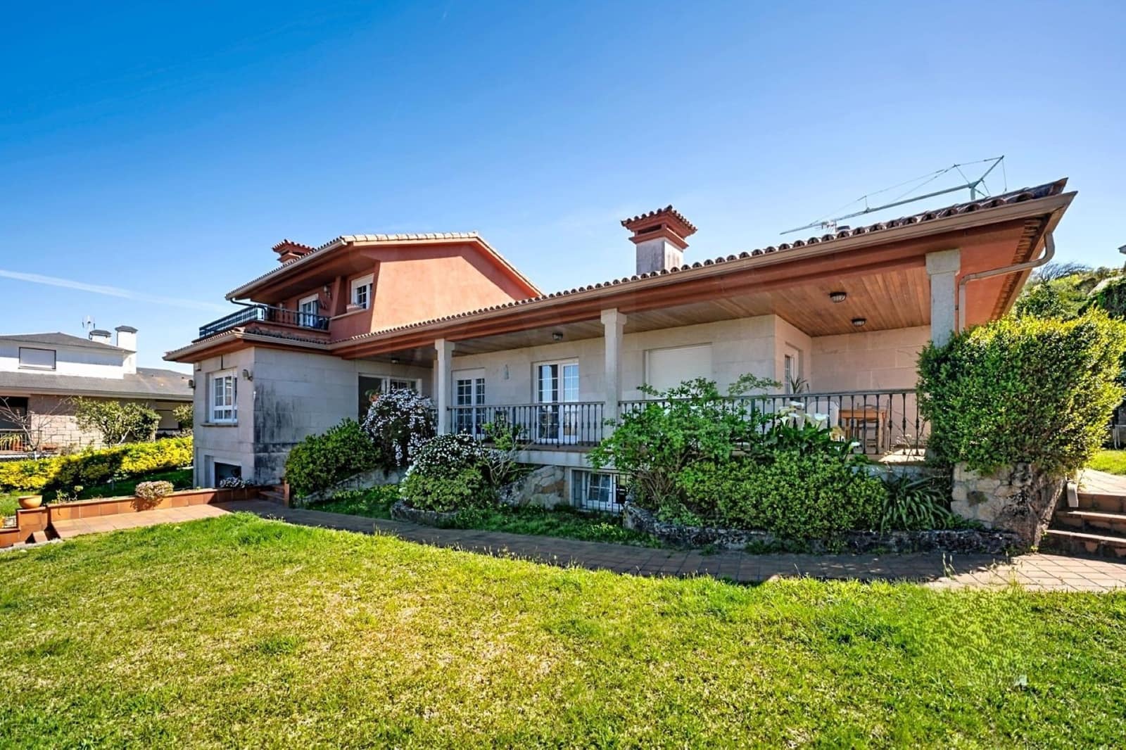 5 chambre Villa/Maison à vendre à Pontevedra ville avec piscine garage - 860 000 € (Ref: 9987756)