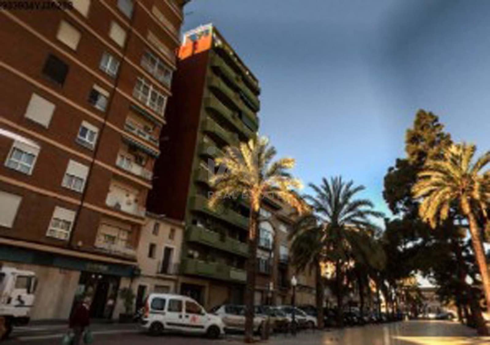 Erhverv til leje i Valencia by - € 1.700 (Ref: 9987757)