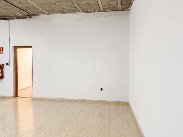 Erhverv til leje i Valencia by - € 1.700 (Ref: 9987757)