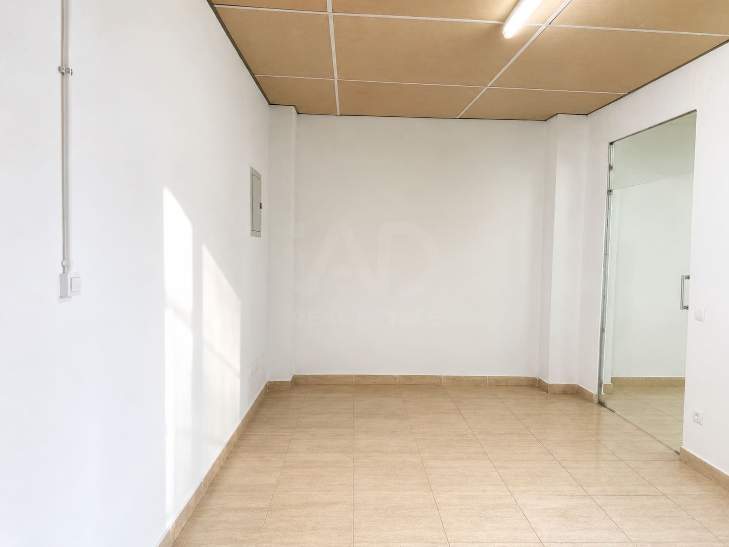 Erhverv til leje i Valencia by - € 1.700 (Ref: 9987757)