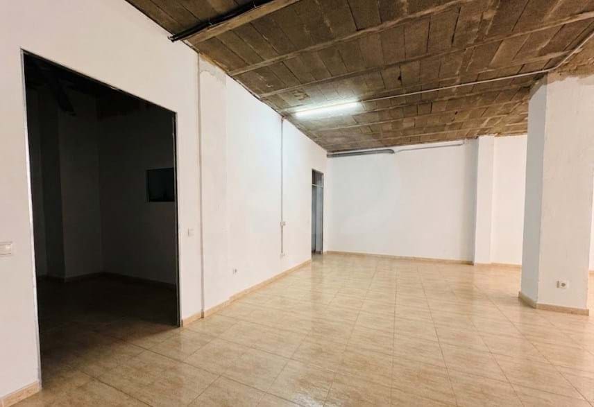 Erhverv til leje i Valencia by - € 1.700 (Ref: 9987757)