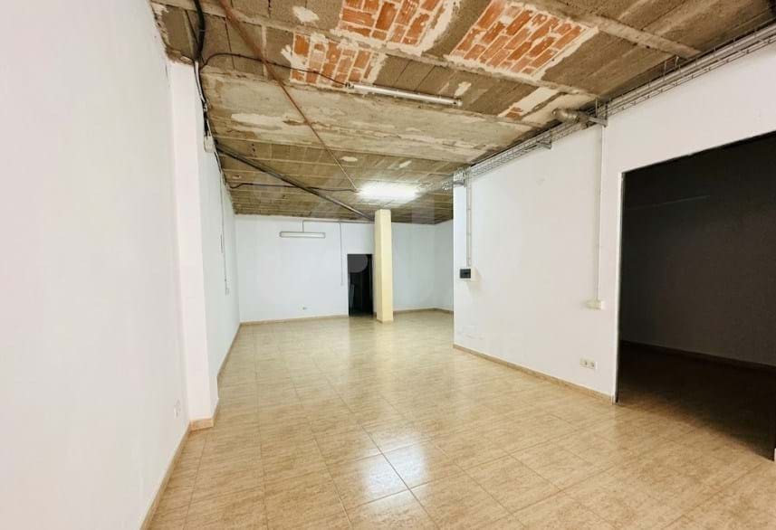 Erhverv til leje i Valencia by - € 1.700 (Ref: 9987757)