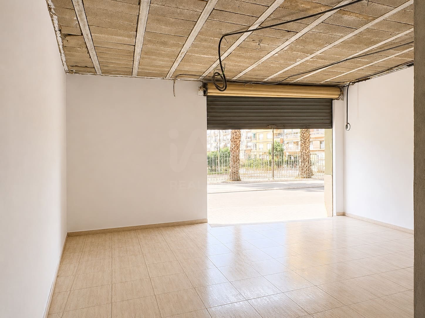 Erhverv til leje i Valencia by - € 1.700 (Ref: 9987757)