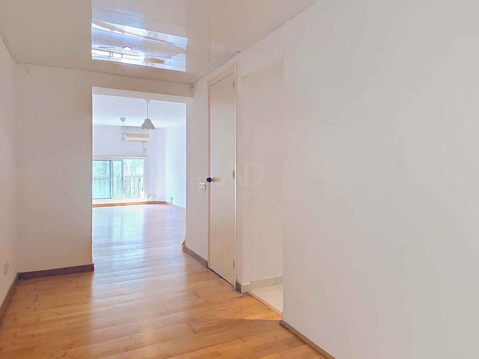 Apartment for sale in Barcelona city - € 219,000 (Ref: 9987759)