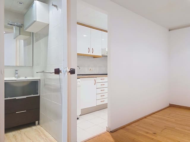 Apartment zu verkaufen in Barcelona Stadt - 219.000 € (Ref: 9987759)