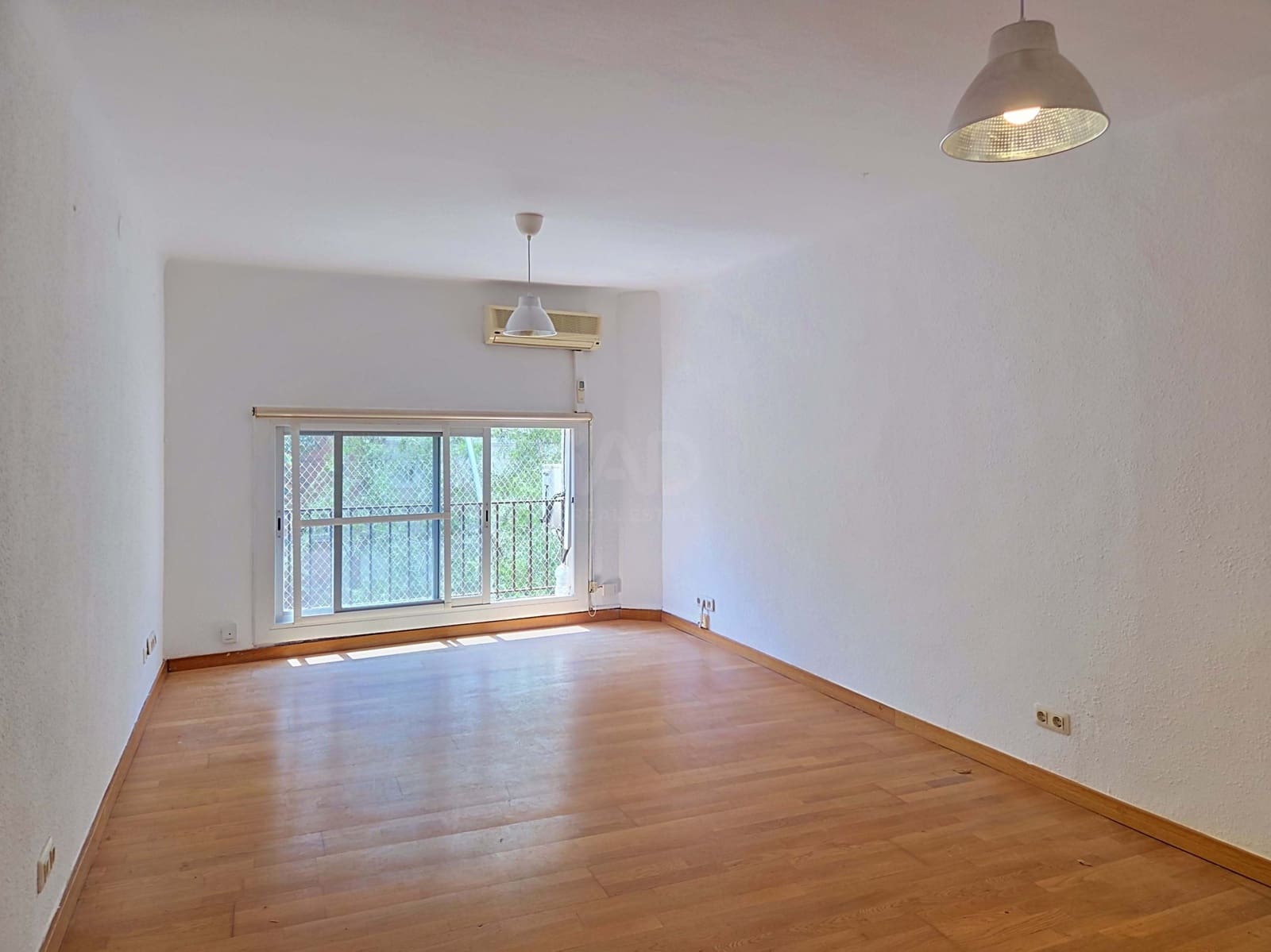 Apartment for sale in Barcelona city - € 219,000 (Ref: 9987759)