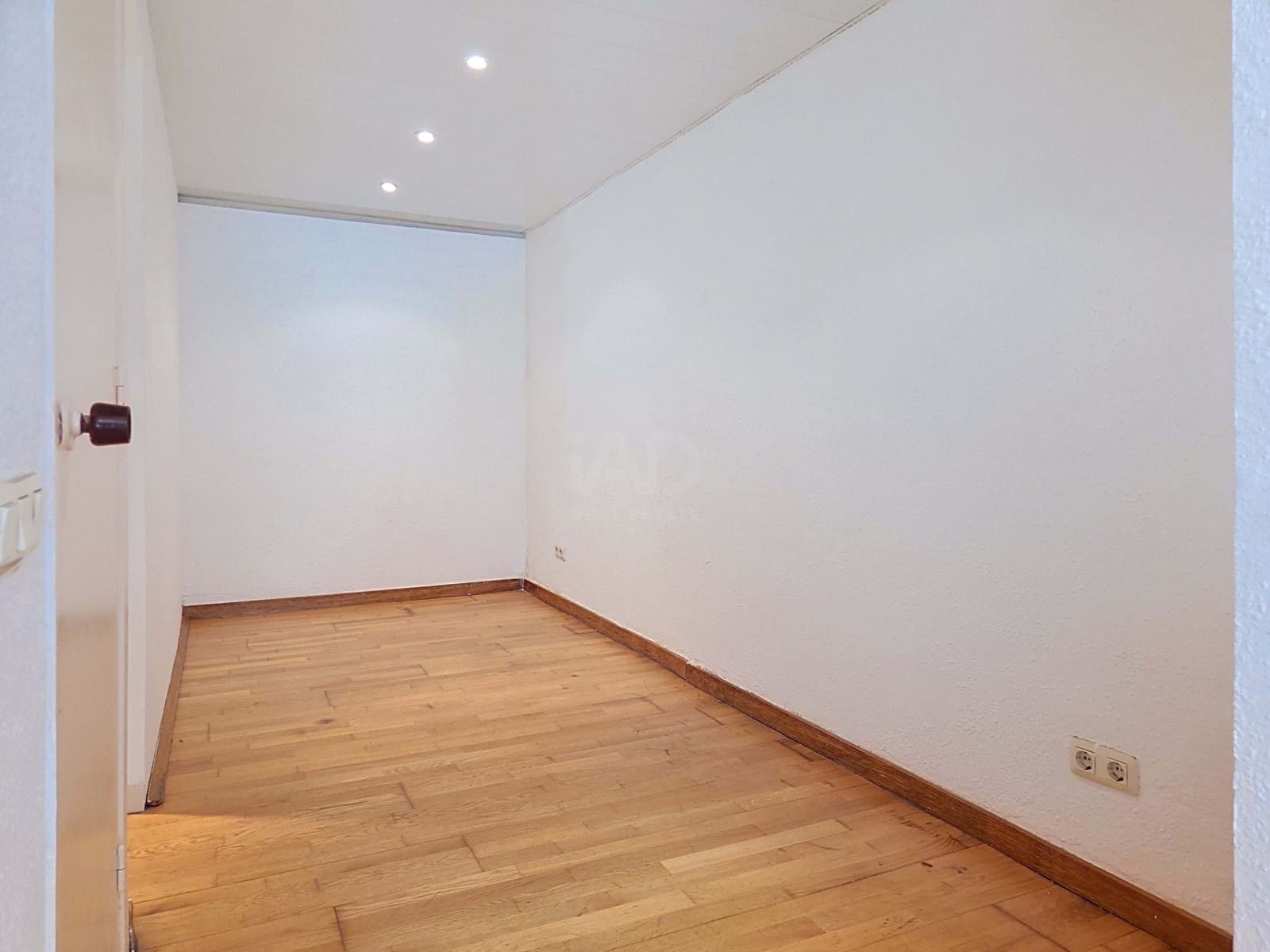Apartment for sale in Barcelona city - € 219,000 (Ref: 9987759)