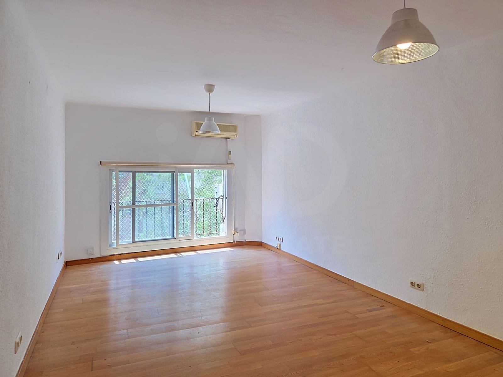 Lejlighed til salg i Barcelona by - € 219.000 (Ref: 9987759)