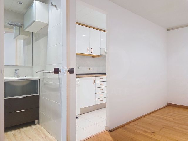 Appartement à vendre à Barcelone ville - 219 000 € (Ref: 9987759)