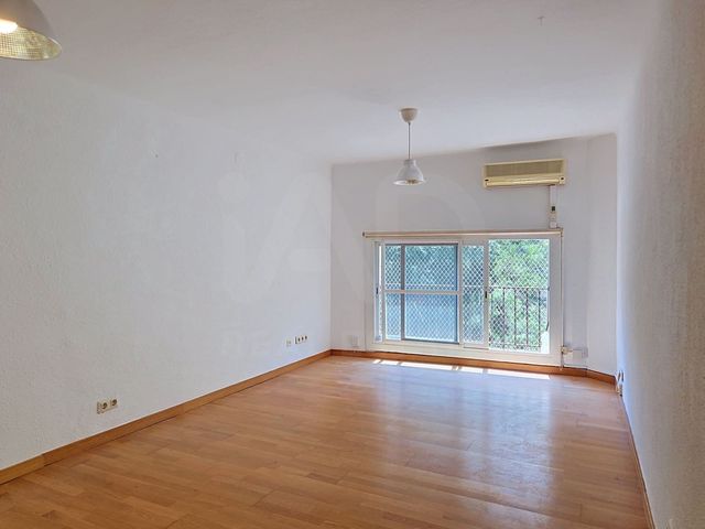 Appartement à vendre à Barcelone ville - 219 000 € (Ref: 9987759)