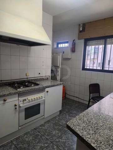 4 soverom Kommersiell til salgs i Leon by - € 160 000 (Ref: 9987762)
