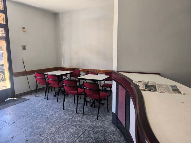 4 soverom Kommersiell til salgs i Leon by - € 160 000 (Ref: 9987762)