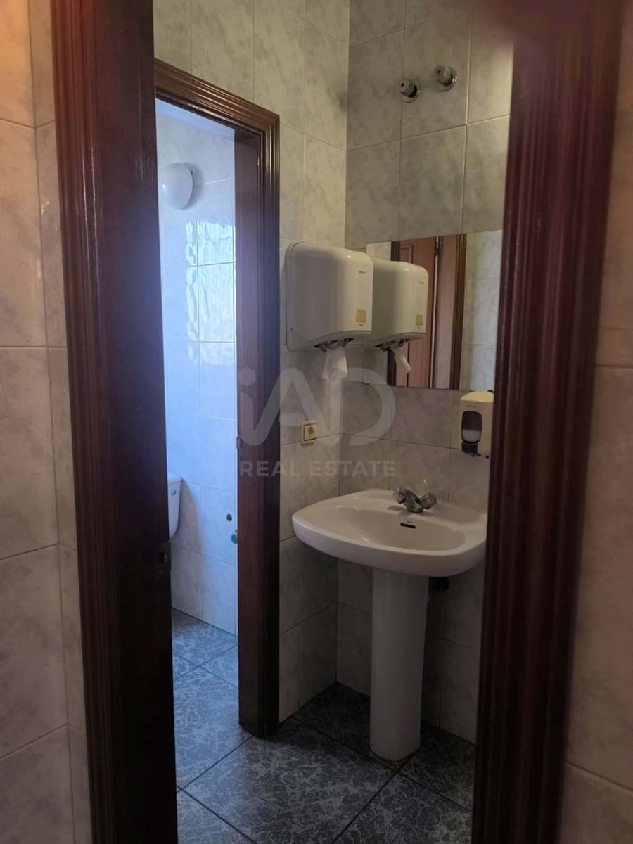 4 soverom Kommersiell til salgs i Leon by - € 160 000 (Ref: 9987762)