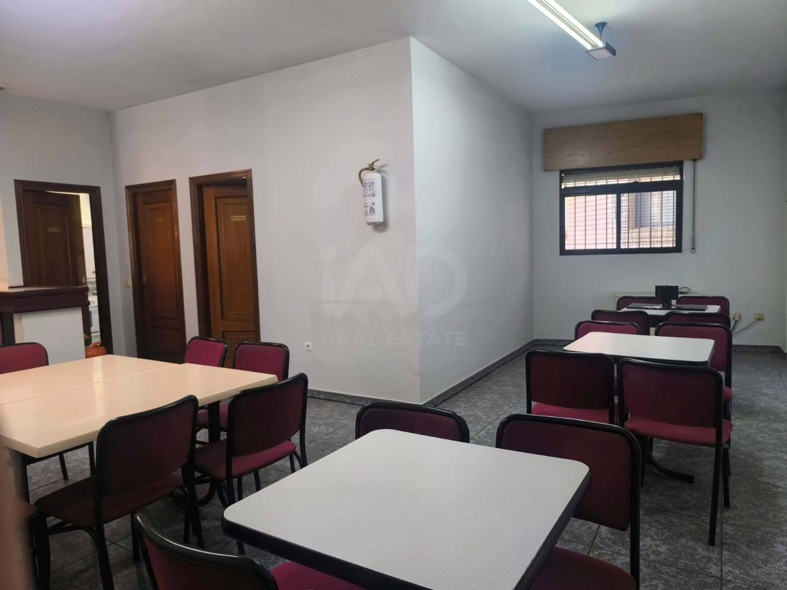 4 soverom Kommersiell til salgs i Leon by - € 160 000 (Ref: 9987762)