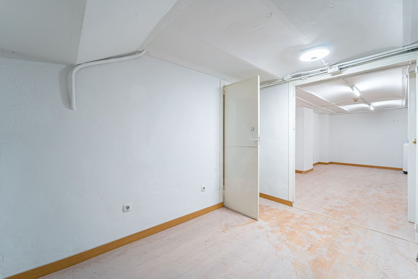 Commercial for sale in Madrid city - € 499,000 (Ref: 9987765)