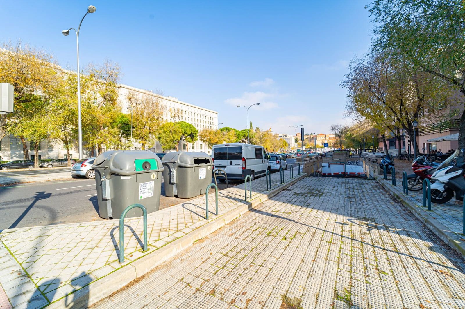 Commercial for sale in Madrid city - € 499,000 (Ref: 9987765)