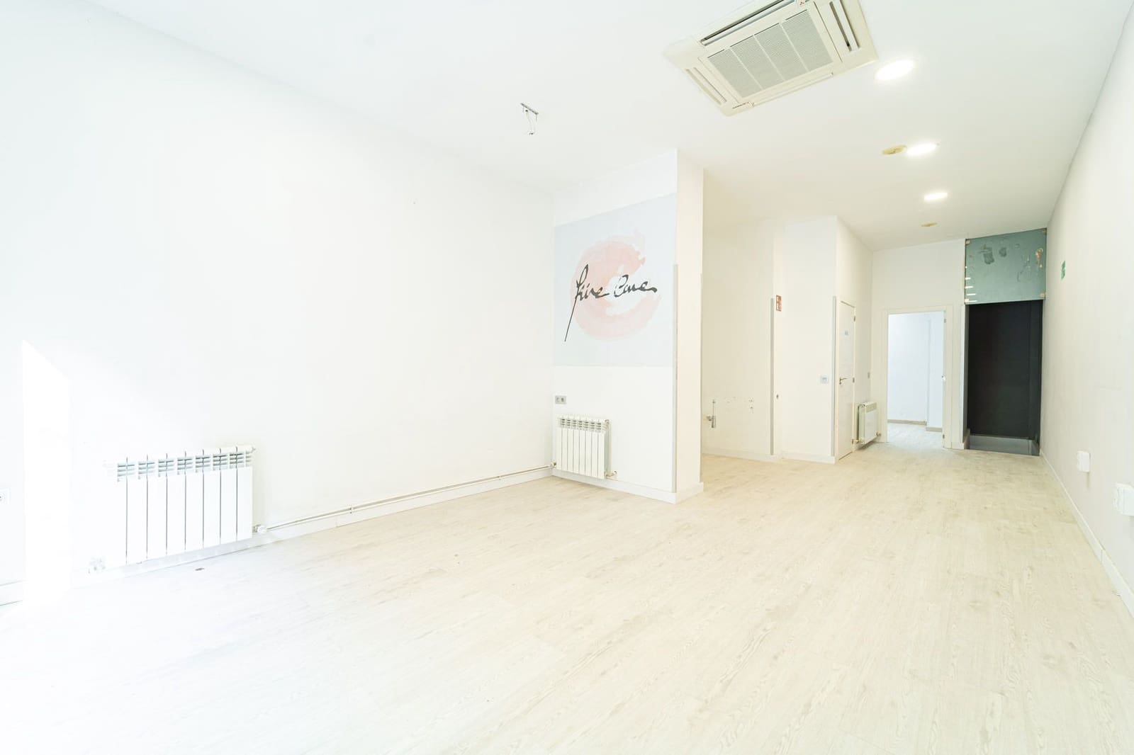 Commercial for sale in Madrid city - € 499,000 (Ref: 9987765)
