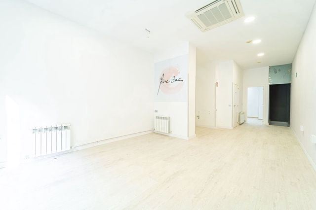 Kommersiell till salu i Madrid stad - 499 000 € (Ref: 9987765)