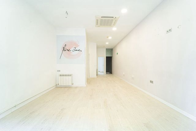Kommersiell till salu i Madrid stad - 499 000 € (Ref: 9987765)
