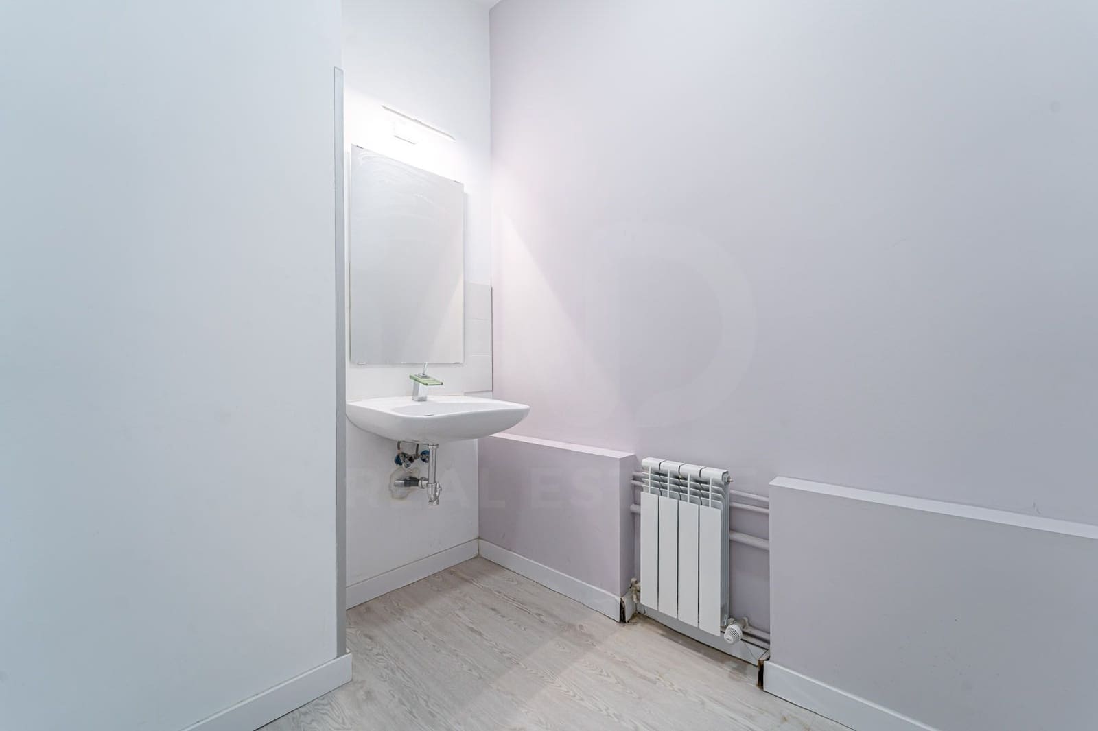Commercial for sale in Madrid city - € 499,000 (Ref: 9987765)