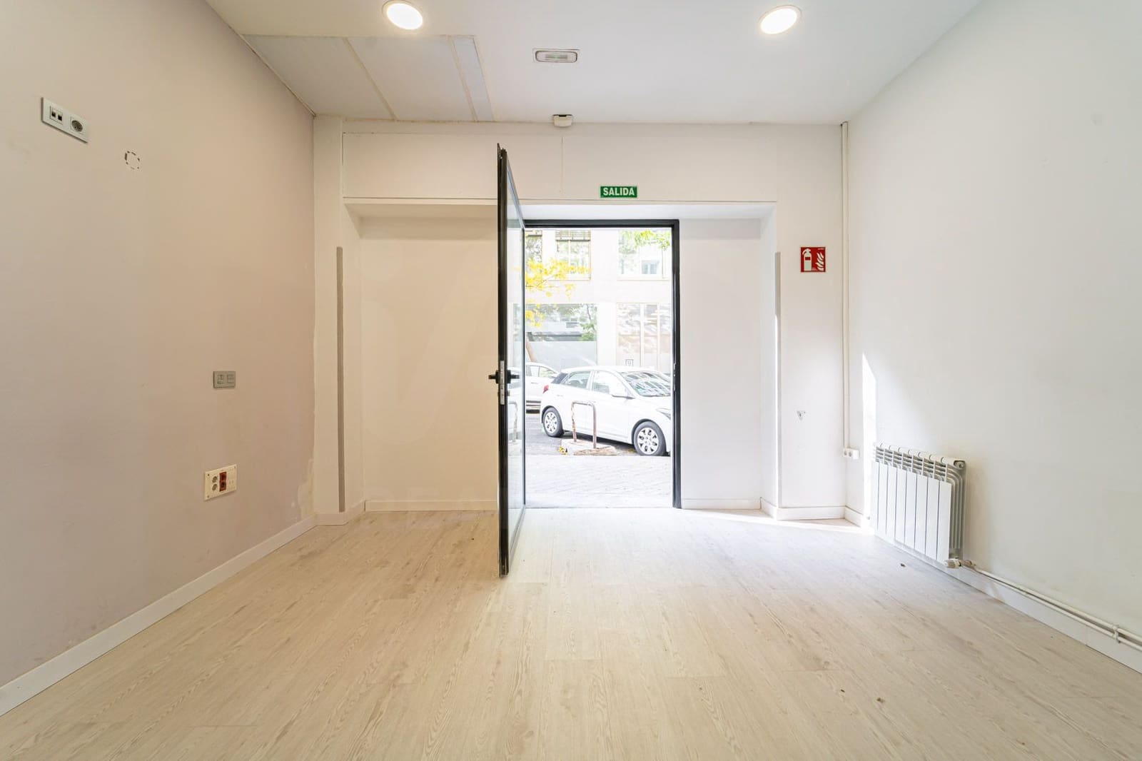 Commercial for sale in Madrid city - € 499,000 (Ref: 9987765)