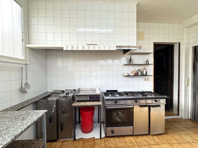 3 soverom Kommersiell til salgs i Tarragona by - € 350 000 (Ref: 9987767)