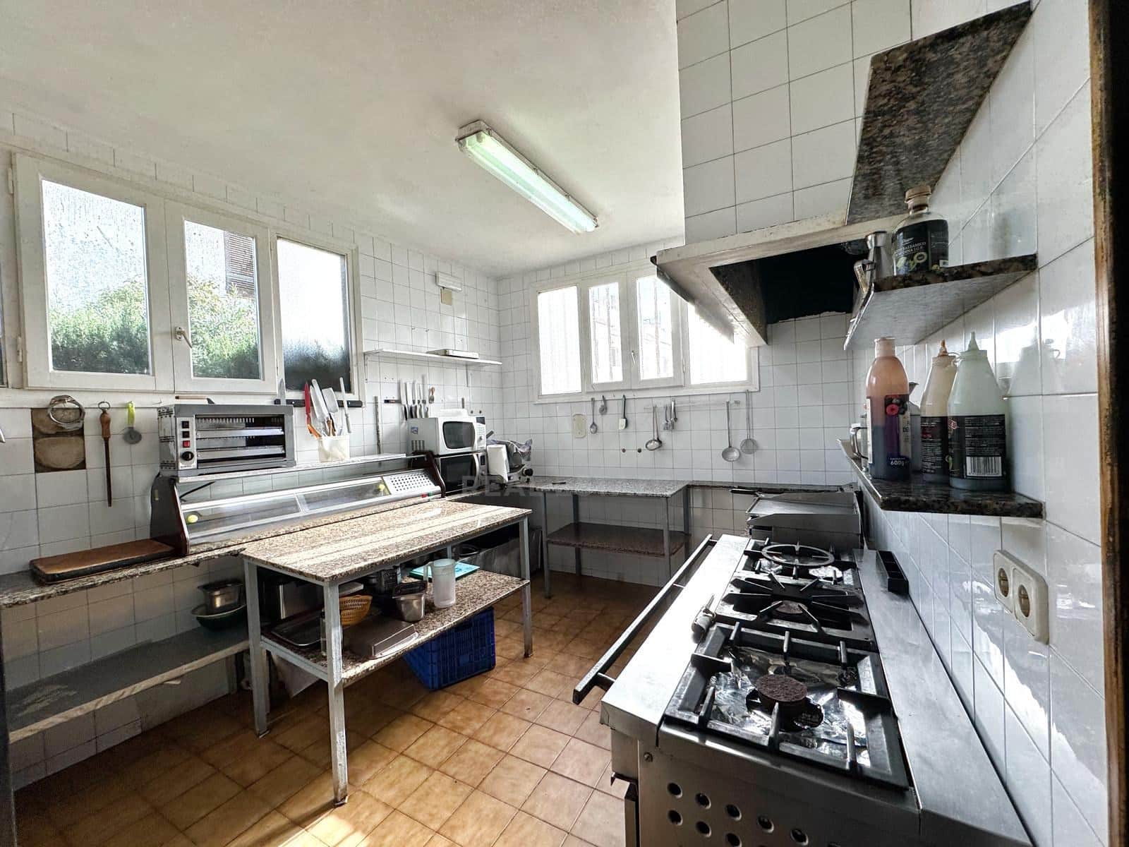 3 makuuhuone Kaupallinen myytävänä paikassa Tarragona kaupunki - 350 000 € (Ref: 9987767)