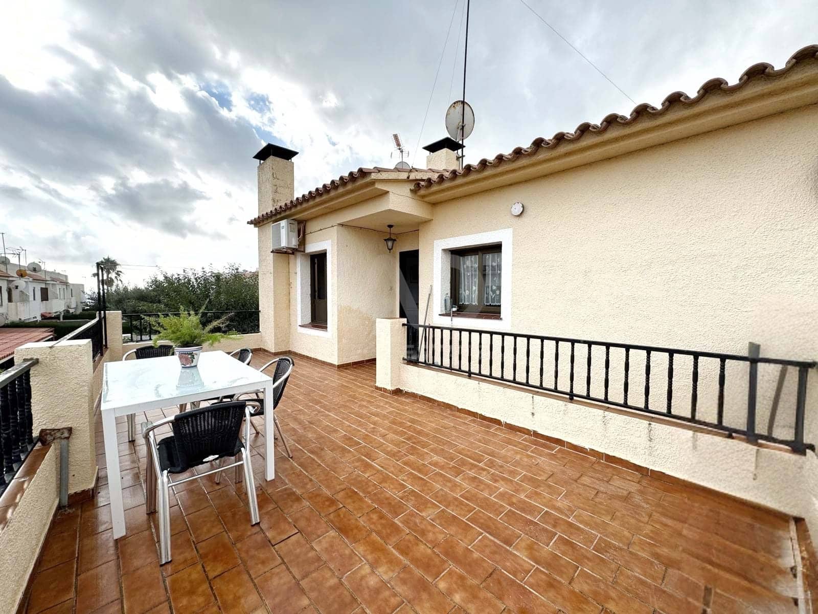 3 makuuhuone Kaupallinen myytävänä paikassa Tarragona kaupunki - 350 000 € (Ref: 9987767)