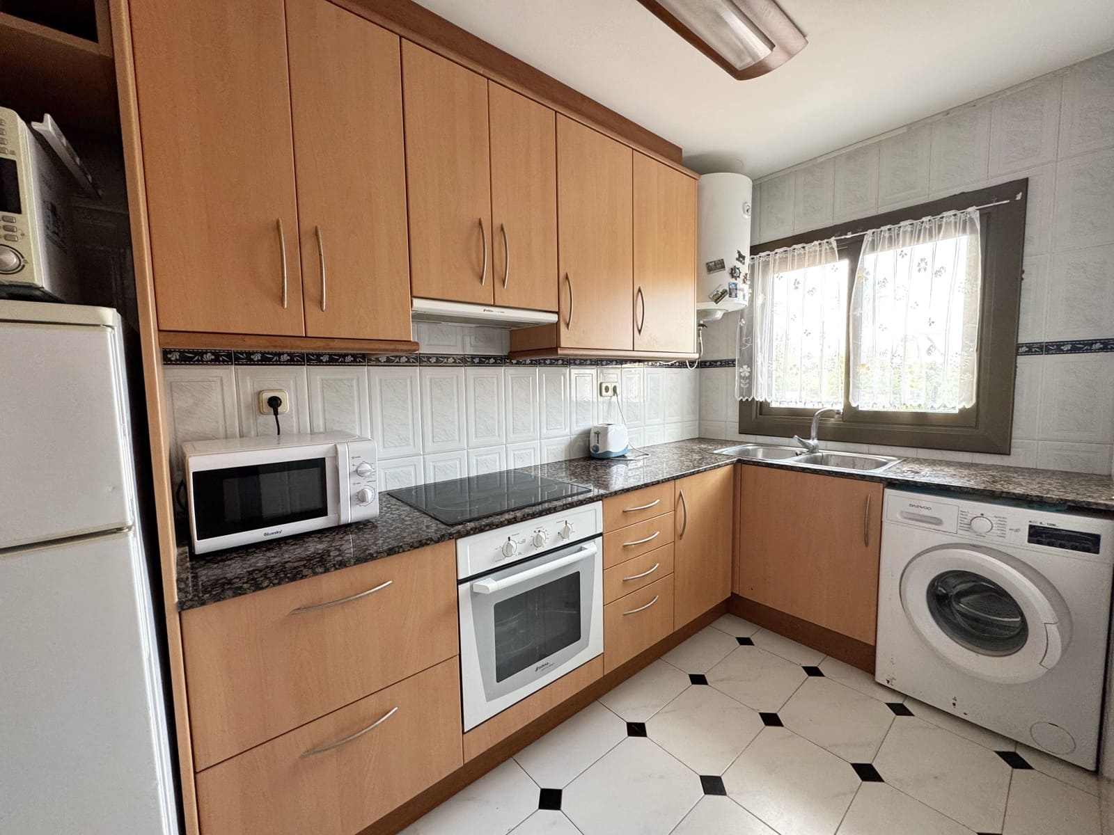 3 makuuhuone Kaupallinen myytävänä paikassa Tarragona kaupunki - 350 000 € (Ref: 9987767)