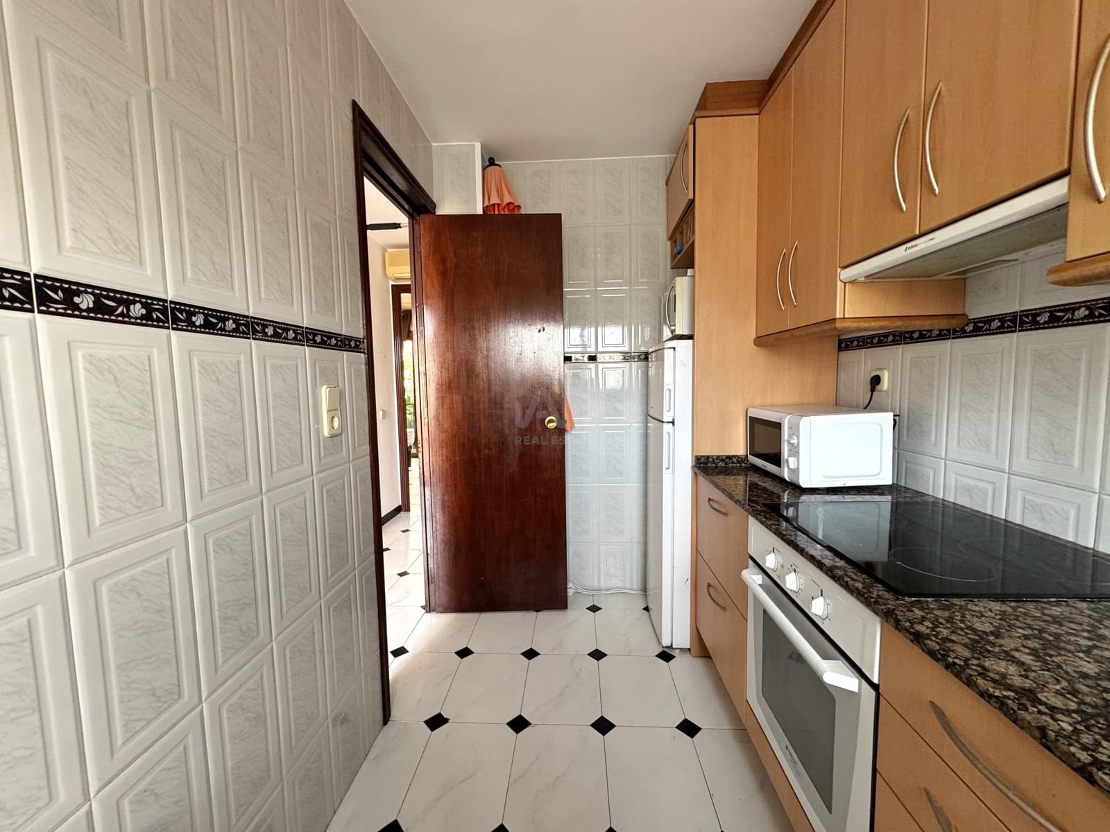 3 makuuhuone Kaupallinen myytävänä paikassa Tarragona kaupunki - 350 000 € (Ref: 9987767)