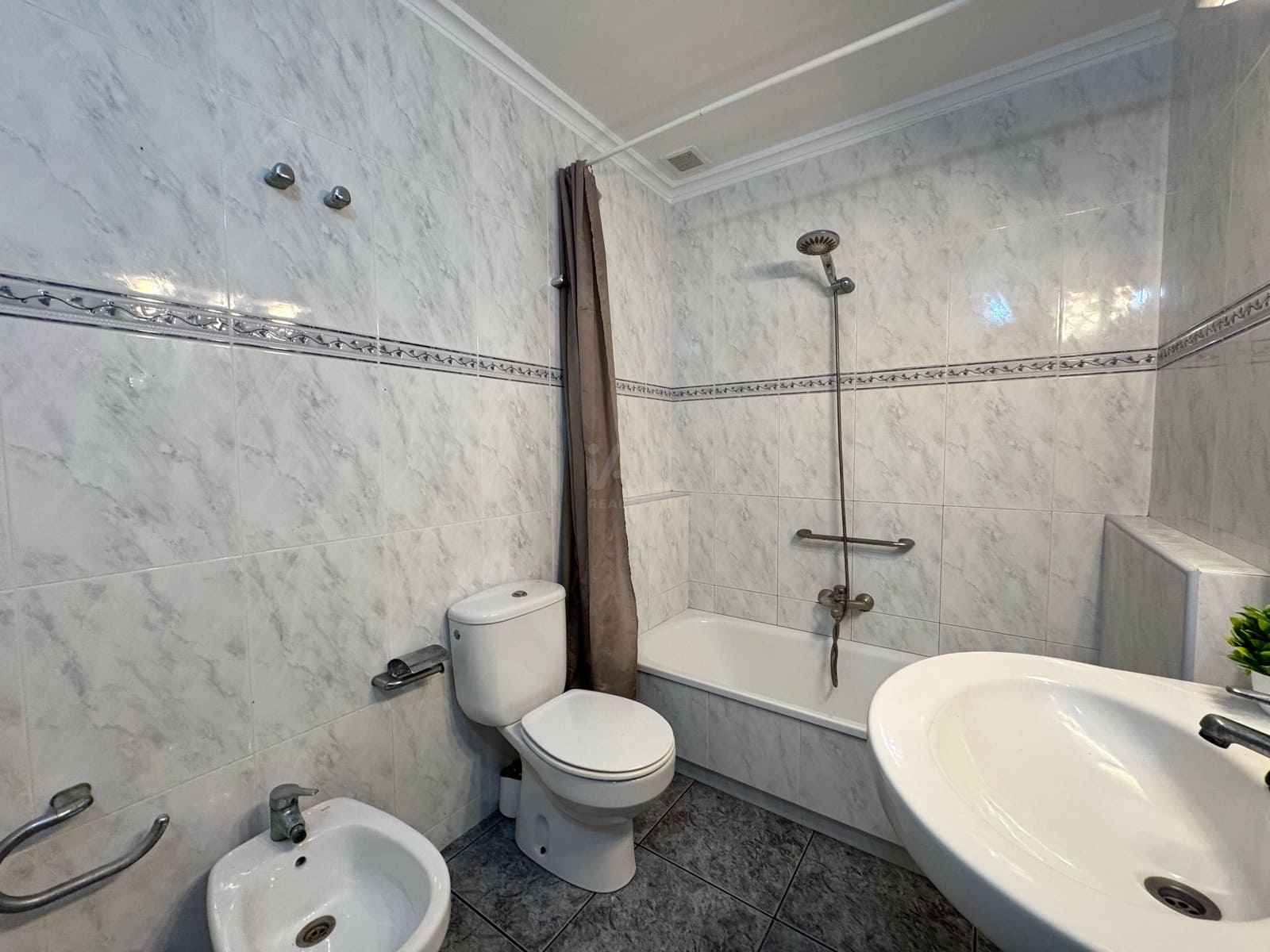 3 makuuhuone Kaupallinen myytävänä paikassa Tarragona kaupunki - 350 000 € (Ref: 9987767)