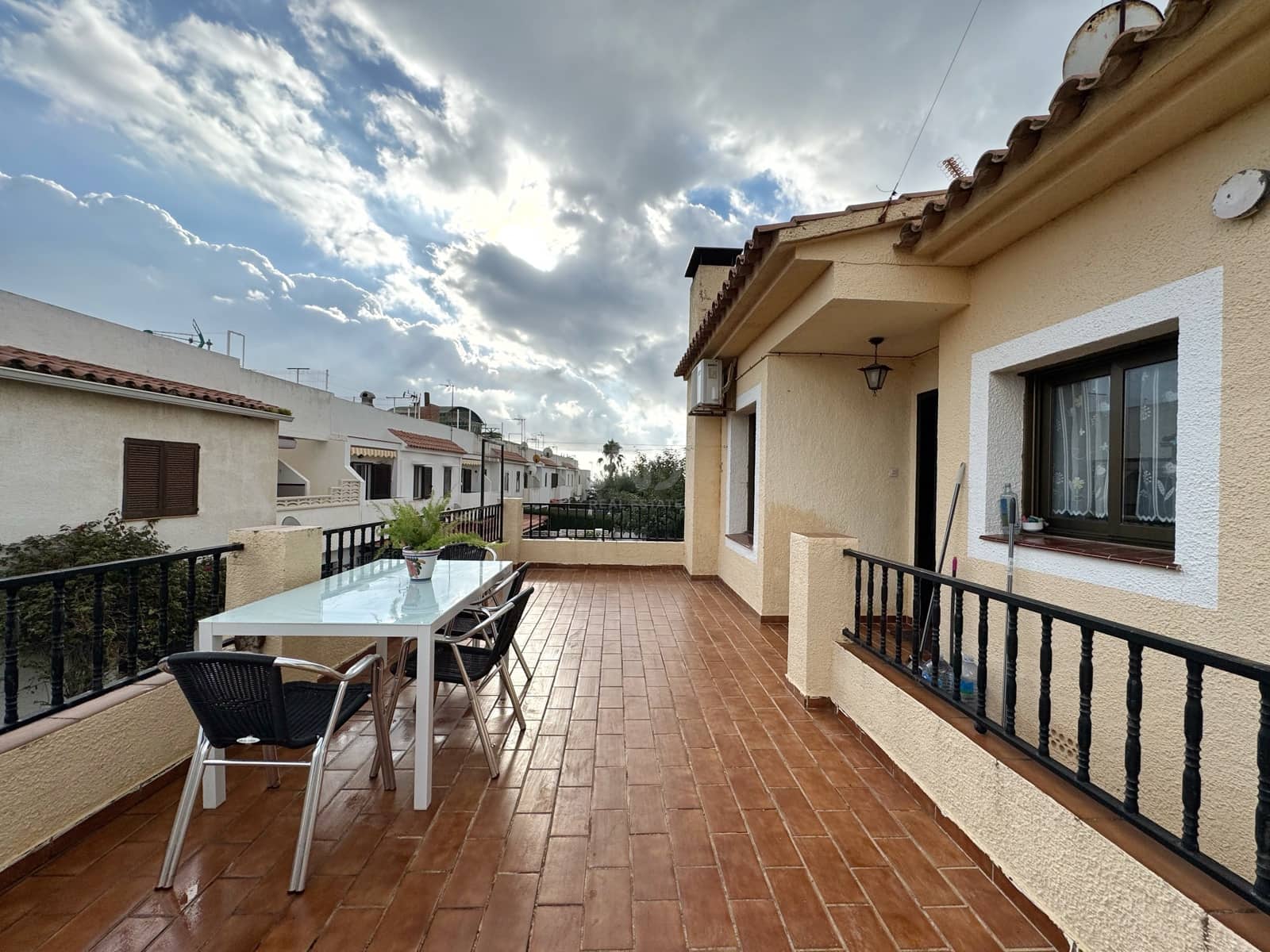 3 makuuhuone Kaupallinen myytävänä paikassa Tarragona kaupunki - 350 000 € (Ref: 9987767)