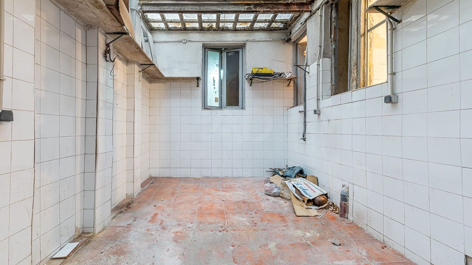 1 soveværelse Erhverv til leje i Madrid by - € 2.000 (Ref: 9987768)