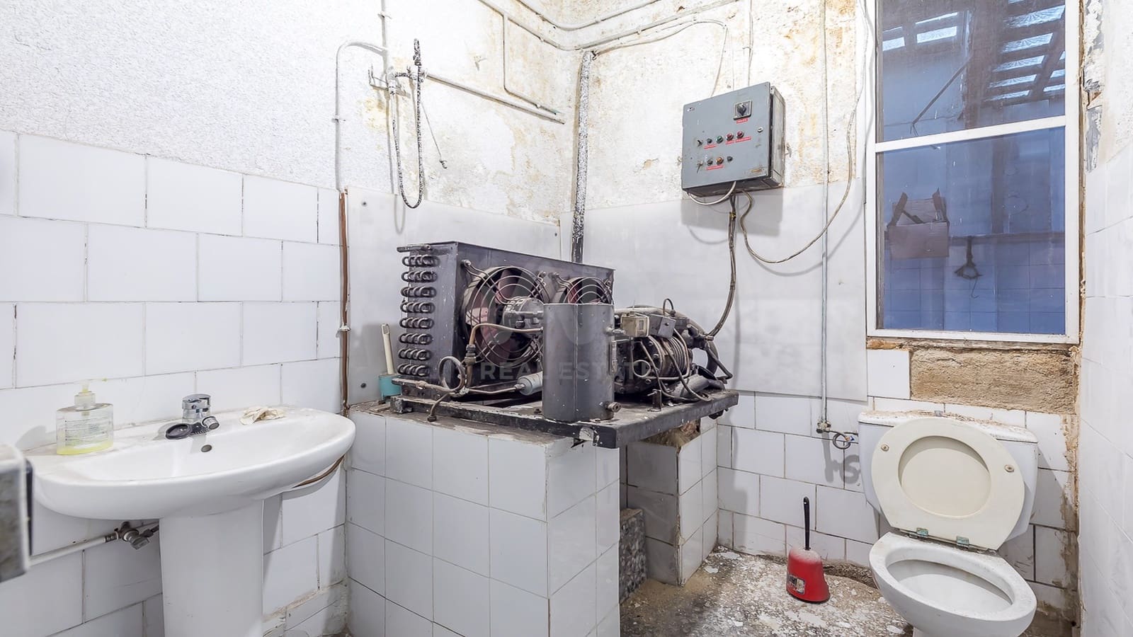 1 soveværelse Erhverv til leje i Madrid by - € 2.000 (Ref: 9987768)