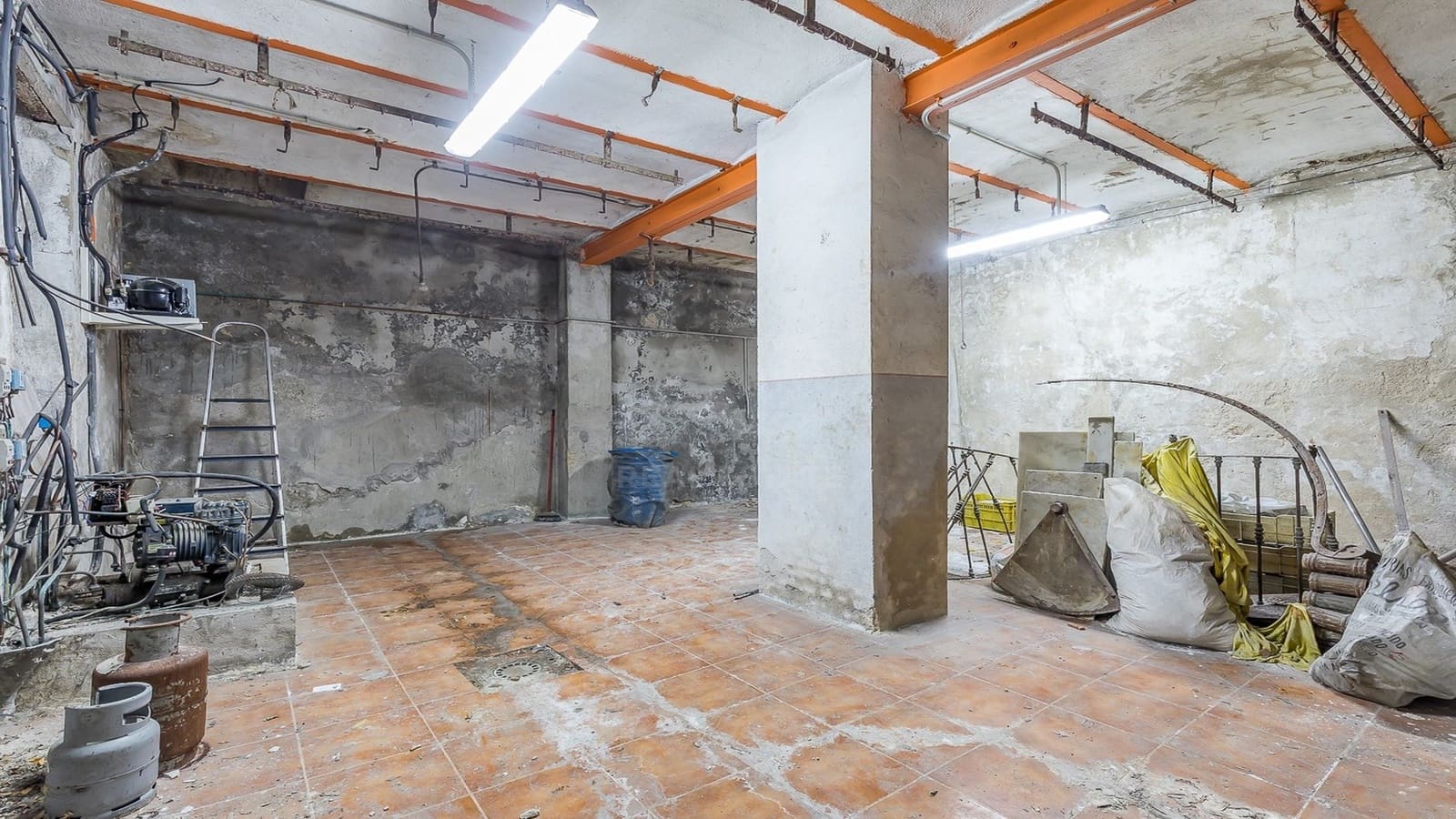 1 soveværelse Erhverv til leje i Madrid by - € 2.000 (Ref: 9987768)