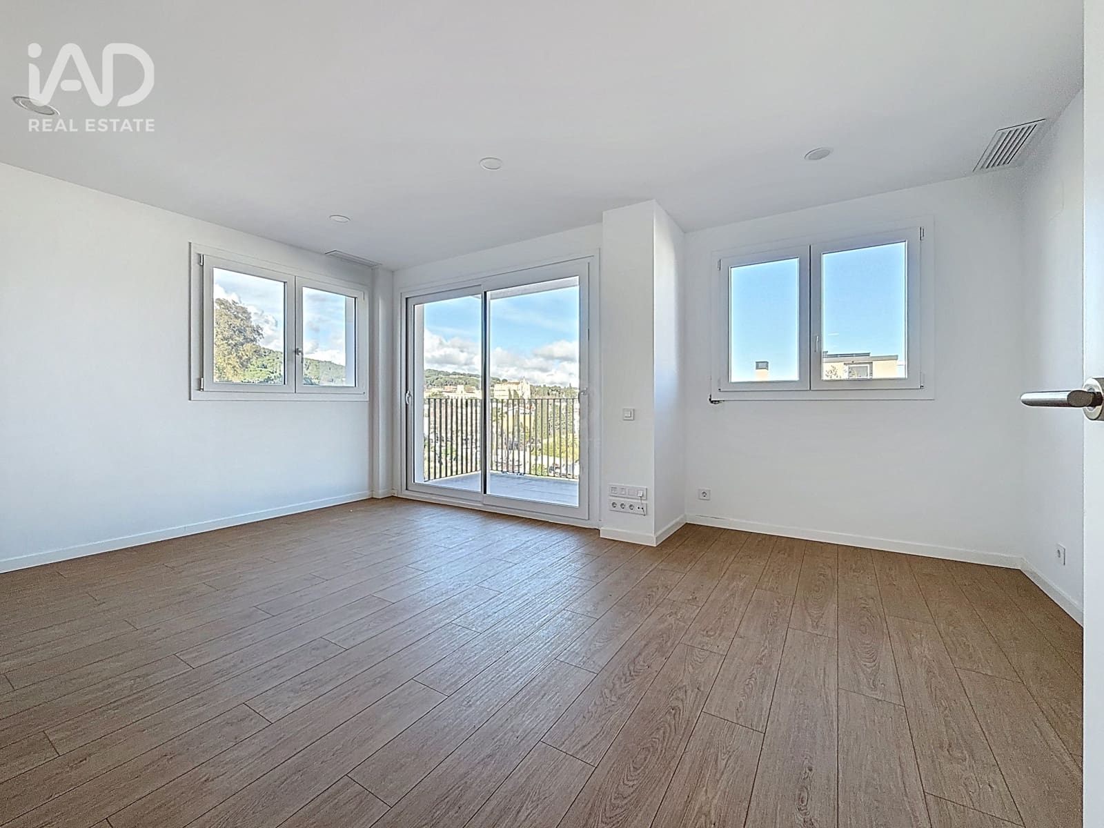 3 sypialnia Apartament na sprzedaż w Miasto Barcelona z garażem - 335 000 € (Ref: 9987770)