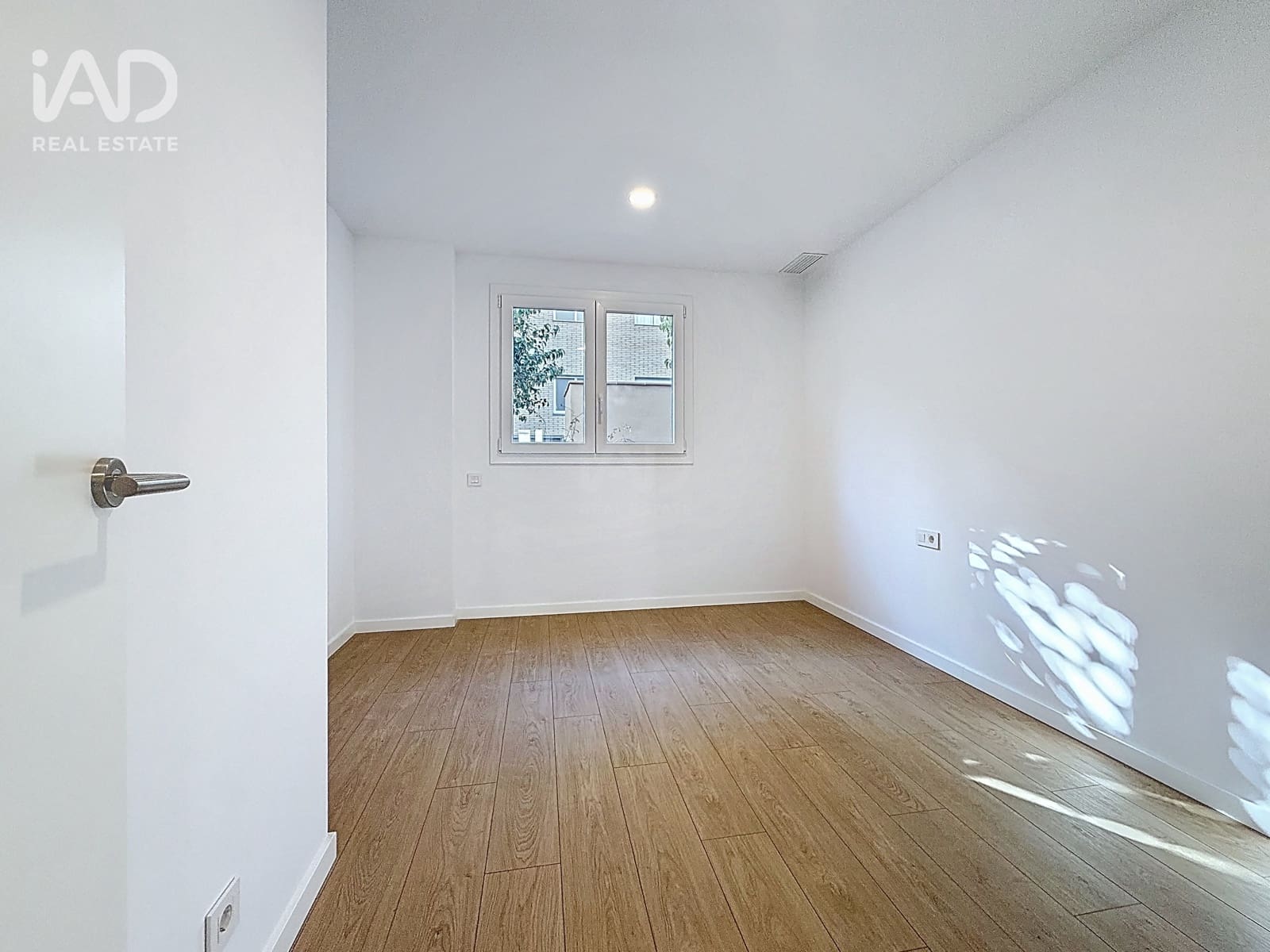 3 soverom Leilighet til salgs i Barcelona by med garasje - € 328 000 (Ref: 9987771)