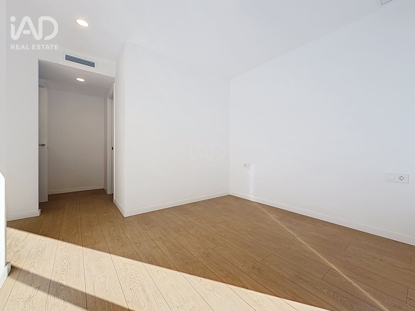 3 soverom Leilighet til salgs i Barcelona by med garasje - € 328 000 (Ref: 9987771)