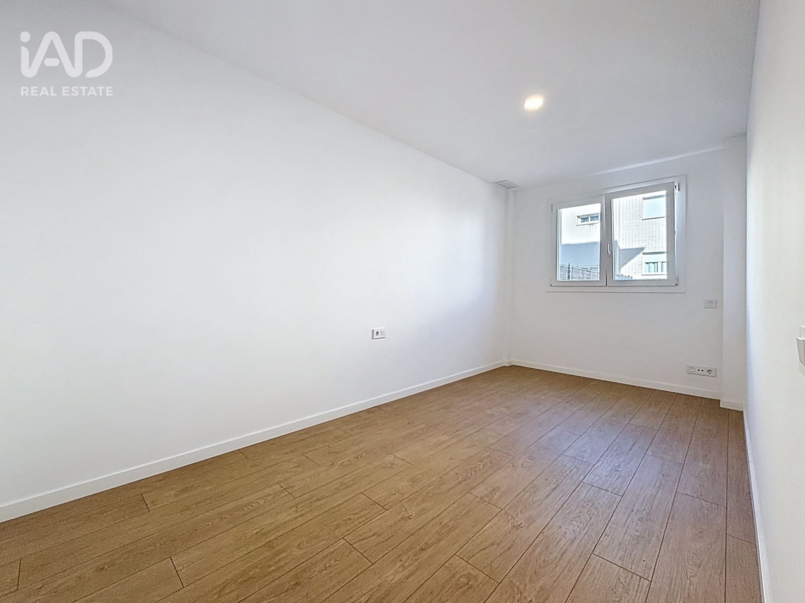 3 soverom Leilighet til salgs i Barcelona by med garasje - € 328 000 (Ref: 9987771)