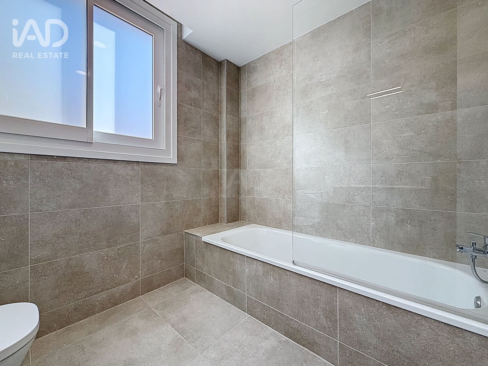 3 soverom Leilighet til salgs i Barcelona by med garasje - € 328 000 (Ref: 9987771)