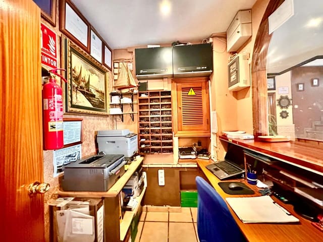 Local Comercial de 25 habitaciones en Huelva ciudad en venta con garaje - 2.300.000 € (Ref: 9987772)
