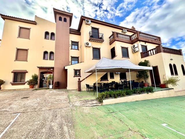 Local Comercial de 25 habitaciones en Huelva ciudad en venta con garaje - 2.300.000 € (Ref: 9987772)