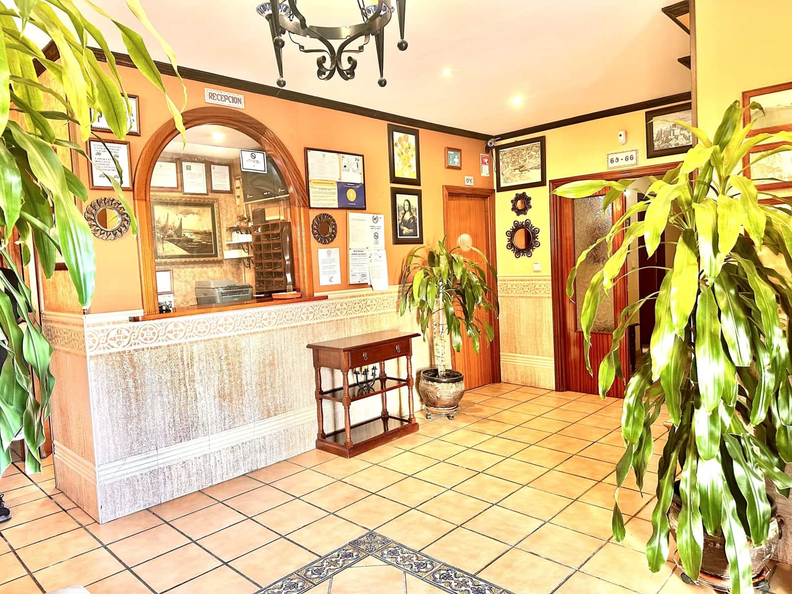 Local Comercial de 25 habitaciones en Huelva ciudad en venta con garaje - 2.300.000 € (Ref: 9987772)